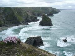 Küste bei den Bedruthan Steps