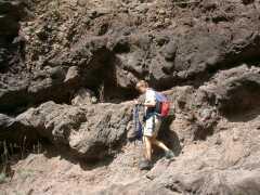 Fisch-Woman auf dem Weg durch die Masca-Schlucht