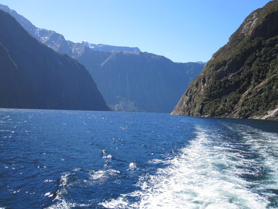 Auf dem Boot ist es frisch - aber die Aussicht ist ein Traum