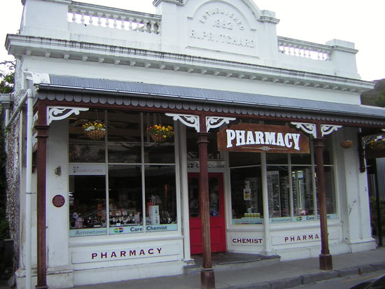 Die Apotheke - eines der restaurierten Originalgebäude