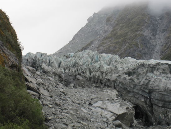 So nah kommt man sonst kaum an einen Gletscher ran - in Neuseeland schon.