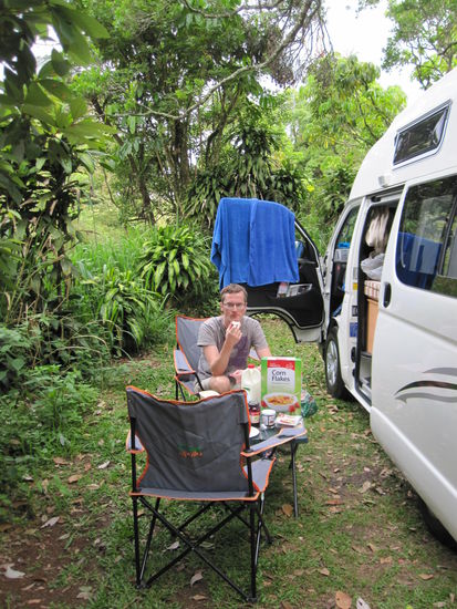 Erster Campinplatz - direkt am tropischen Regenwald