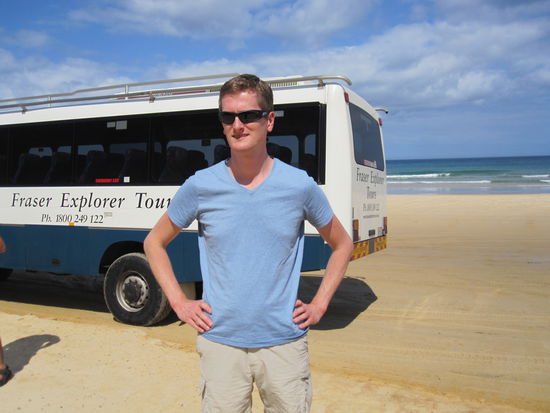 Mit solchen Allrad-Bussen geht es quer über die Insel