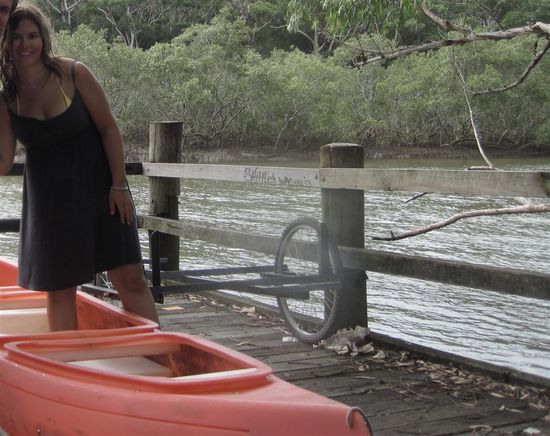 Obwohl, gekentert sind wir da nie. Liegts vielleicht daran, dass Adi nicht dabei war? 