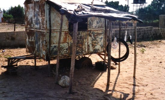 Eine Fahrradwerkstatt am Straßenrand