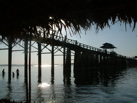 Noch einmal U Bein, hier von der anderen Seite des Sees.