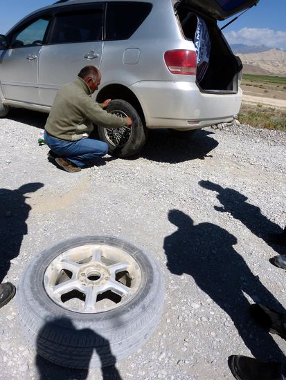 Warten auf den Reifenwechsel.
