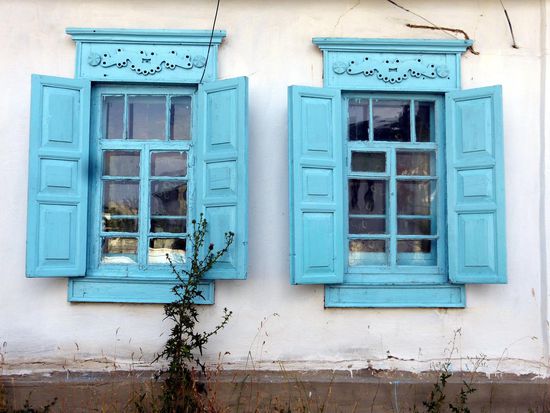 Dahinter kleine Geschichten.