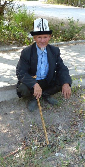 Alter Mann mit Kalpak.