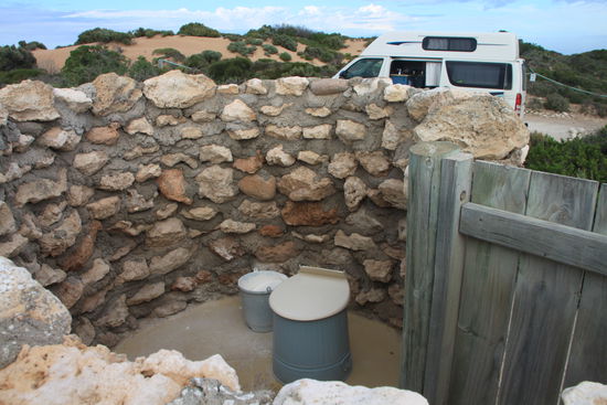 Die Toilette - unter freiem Himmel 