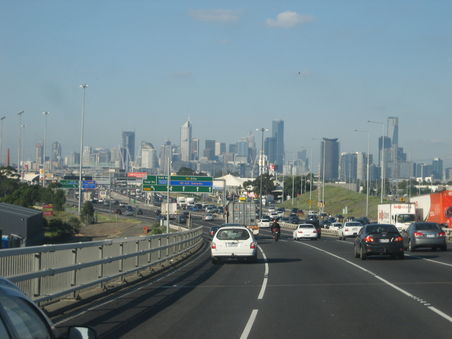 Unser erster Blick auf die Skyline von Melbourne