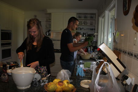 Gemeinsames Kochen der "Youngsters"