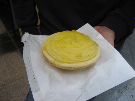 Und wir haben hier zum ersten Mal einen Pie probiert - gar nicht so schlecht. War gefüllt mit Hackfleisch, Tomate und Zwiebel.