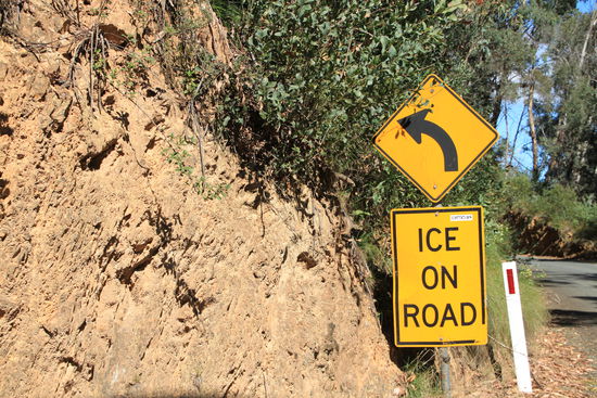 Dieses Schild - bei diesem Wetter )