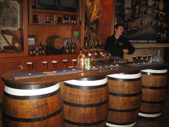 Hier die "unglaublich lustige" Führerin