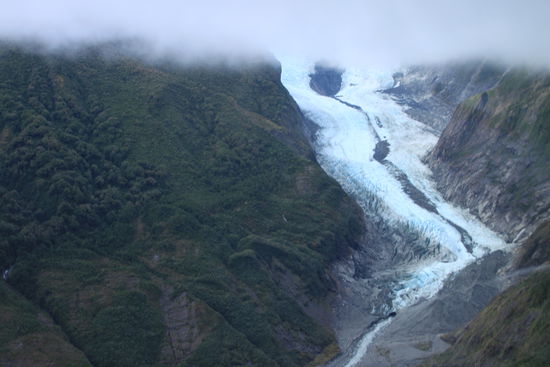 An dem kleinen, schwarzen Loch ganz unten waren wir am Vortag