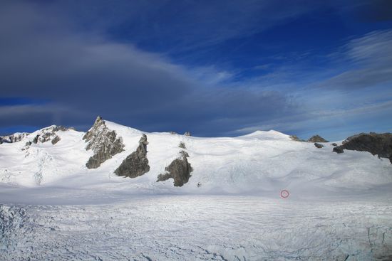 Seht ihr den klitzekleinen Hubschrauber?!
Und die riiiiiesige Eisfläche??