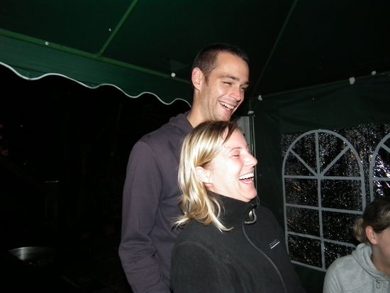 Trotz dem schweren Abschied von der schönen Zeit: wir können noch Lachen! 
Und Hauptsache ist: wir sind zusammen (mehr oder weniger am selben Ort)  !!!