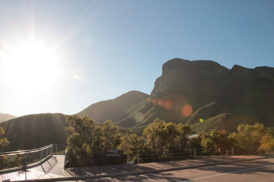 Der Blick vom Parkplatz zum Gipfel
