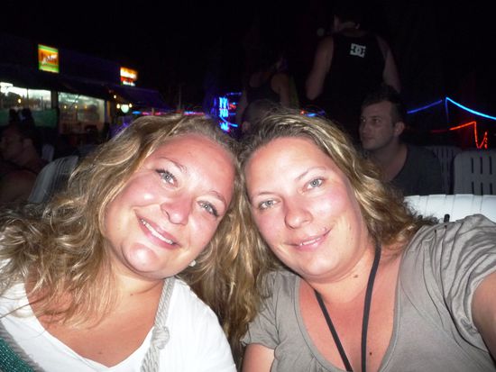 Das Grinsen wurde mit jedem Schluck breiter 