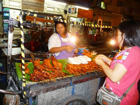 Lecker Hähnchen gabs dann gegenüber vom Bahnhof, mittn uff de Gass! 