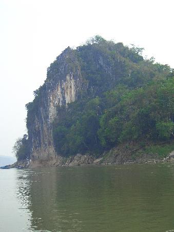 Und ueberall gibt es diese riesigen Limestone Felsen.