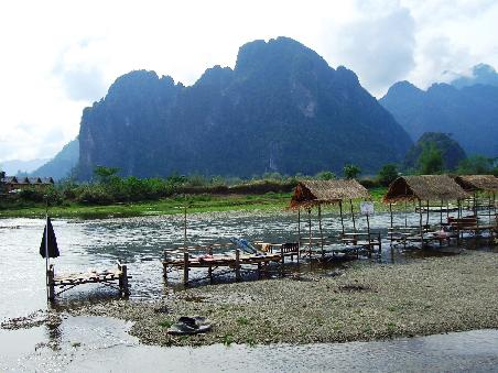 Das ist Vang Vieng (kurz nach dem Regen).