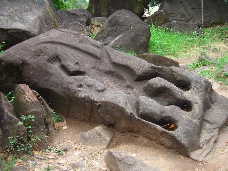 Ein Krokodil, obwohl ich finde, es gleicht mehr einem Platypus! Hier vermutet man, dass Menschen geopfert wurden.