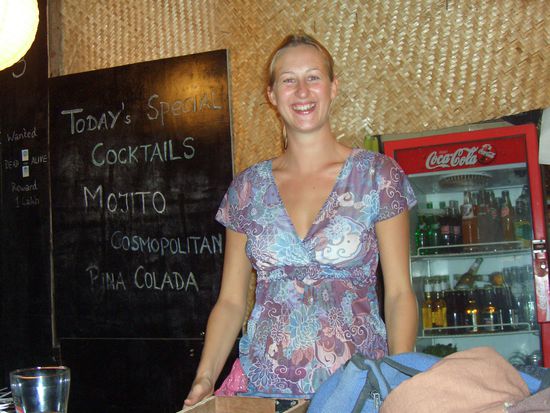 Und hier dir stolze Barbesitzerin beim Kasse machen!