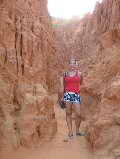 Verloren in den roten Sanddünen.