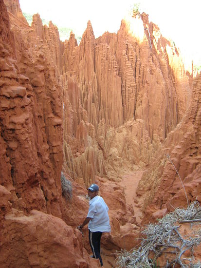 Glücklicherweise tauchte dann plötzlich ein 'Führer' auf und zeigt mir den Weg aus diesen Labyrinth.