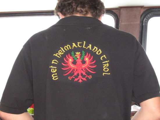 Auf der Fähre zurück nach Bangkok - die Mama hat ihm das T-Shirt geschickt - na wenn das so ist!