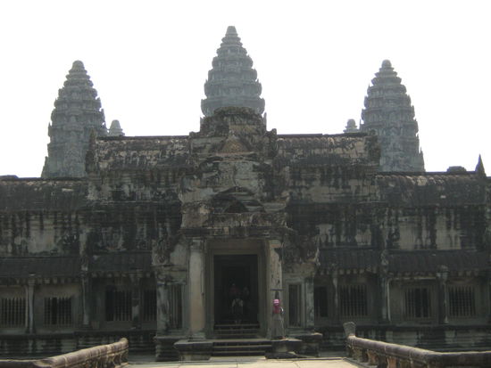 So fotografiert wirkt der Angkor Wat klein und unspektakulär - sorry.