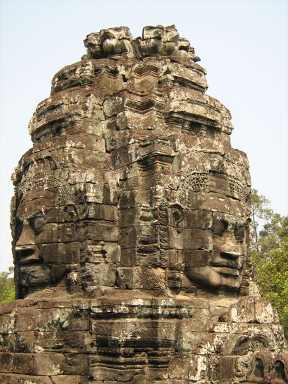 Das kennen wahrscheinlich die meisten. Diese Köpfe gehören zum Bayon Tempel (gefällt mir am besten) und bewachen das Königreich - oder so irgendwie.