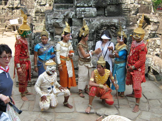 Eine tradtionelle Tanzgruppe