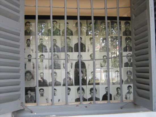 Das ehemalige Khmer Gefängnis Tuol Sleng um sich der grauenhaft von Kambodscha bewusst zu werden - Gänsehaut garantiert!