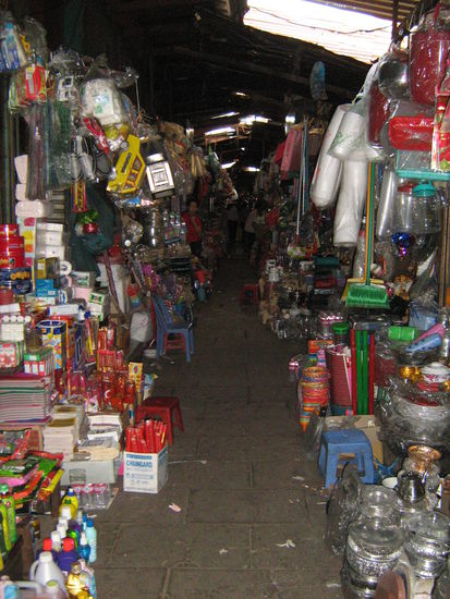 Ein überdachter Markt - hier was zu finden ist eine Herausforderung