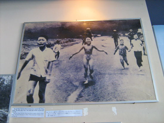 Ein Bild, dass um die Welt ging. Noch mal zum Bewusst machen der tragischen Vergangenheit von Vietnam.