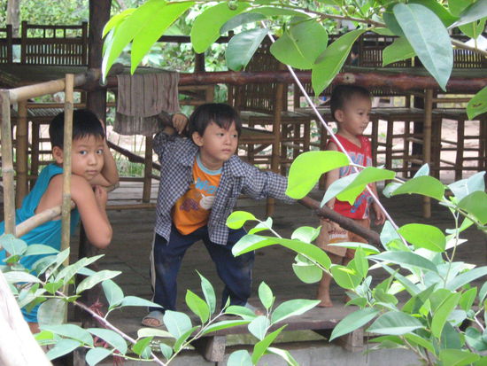Und obwohl es auf dieser Tour sehr touristisch zu geht, man wird doch immer noch bestaunt.