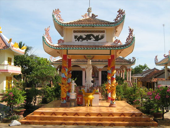 Kurzer Stopp in einem vietnamesischen Tempel.