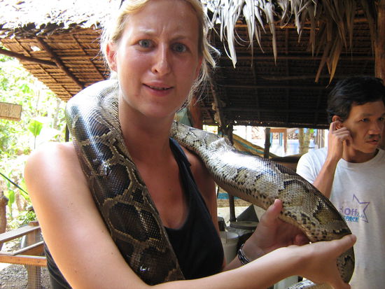 ... macht sich der Schwanz der Schlange selbständig und sucht sich einen Weg in meine Hose!!! 
Ähh, 'tschuldigung, kann mir bitte jemand die Schlange aus der Hose nehmen. Biiiitttteeee!