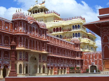 City Palace, auch nicht wirklich pink, eher rot!