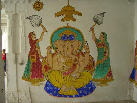 Das ist Ganesh - diesem Gott zu Ehren wurde das Ganpati veranstaltet. Man hat sich an diesem Tag was von ihm wuenschen koennen - habe ich doch glatt gemacht!