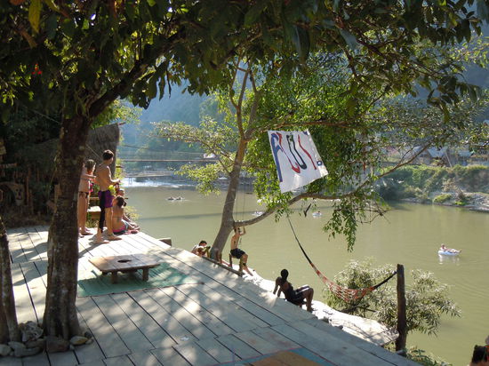 Beginn der Party am Fluss