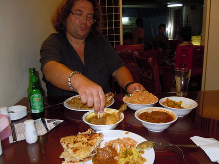 In diesem Augenblick vor nicht ganz einem Jahr in einem indischen Restaurant in Saigon habe ich, von einigen Nachmittags-Bierchen meiner Sinne beraubt , Sven's Indien-Reiseplänen für 2012 zugestimmt...