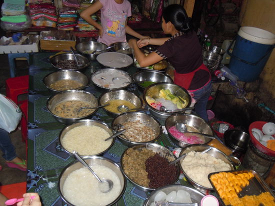 Essen auf dem Markt... ...haben uns nicht getraut!