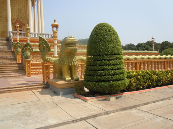 Ich weiß nicht, ob solche Phallus-symbole den Mönchen guttun 