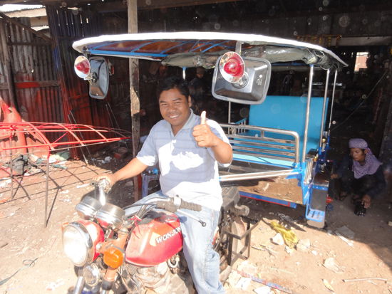 Stolzer Besitzer eines  neuen TukTuks: Lay
(sponsored bei Sveni)