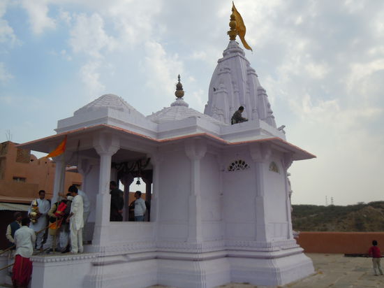 Oberhalb Jaipurs mit Blick auf die...