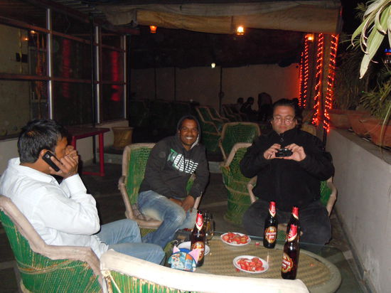 Bier und Snack mit Ramsas und Salim